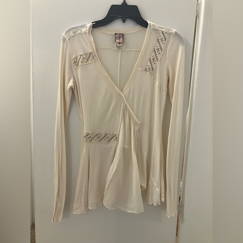 Burning Torch Soft White Thin Cotton Modal Embroidered V Neck Top Sz P XS